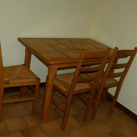 Maison De Vacances Pour 6 Personnes Avec Piscine Lainsecq Dış mekan fotoğraf