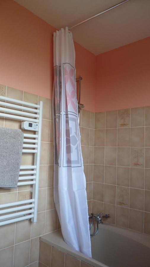 Maison De Vacances Pour 6 Personnes Avec Piscine Lainsecq Dış mekan fotoğraf