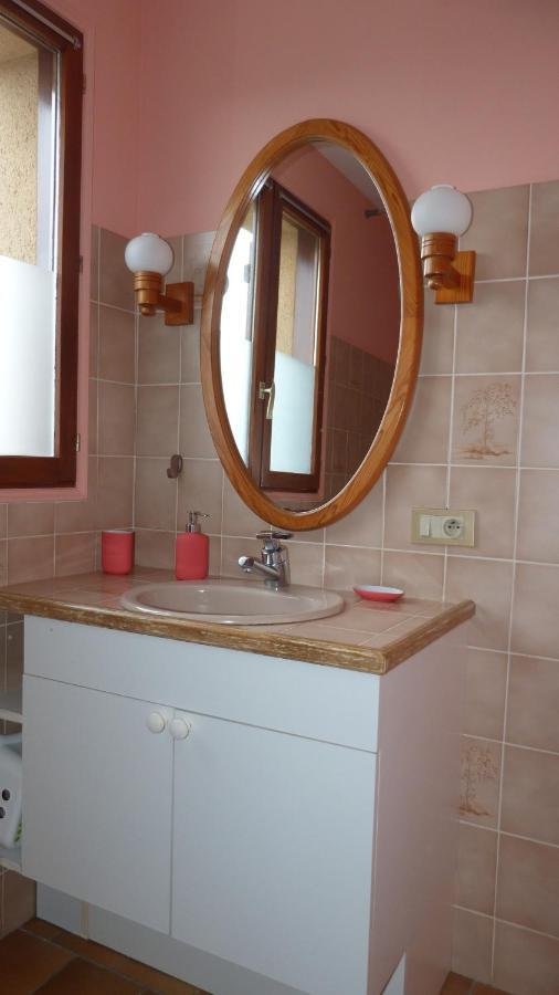Maison De Vacances Pour 6 Personnes Avec Piscine Lainsecq Dış mekan fotoğraf