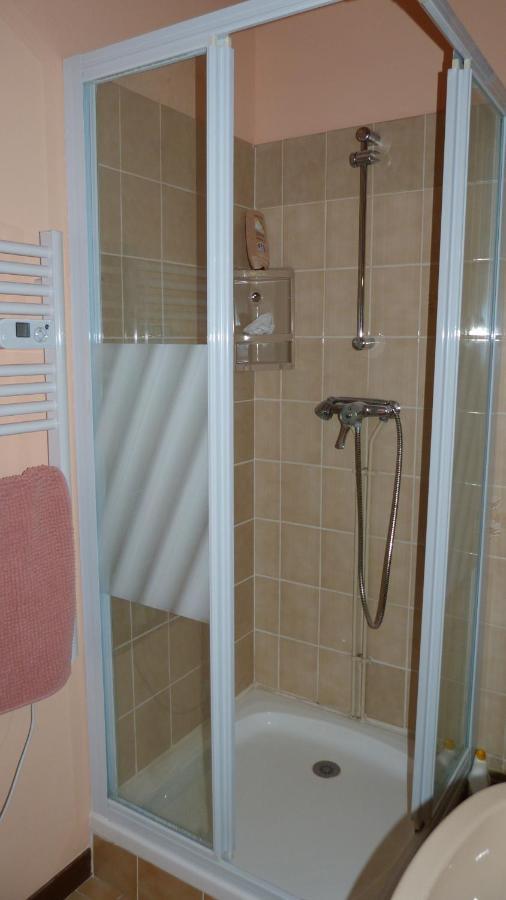 Maison De Vacances Pour 6 Personnes Avec Piscine Lainsecq Dış mekan fotoğraf